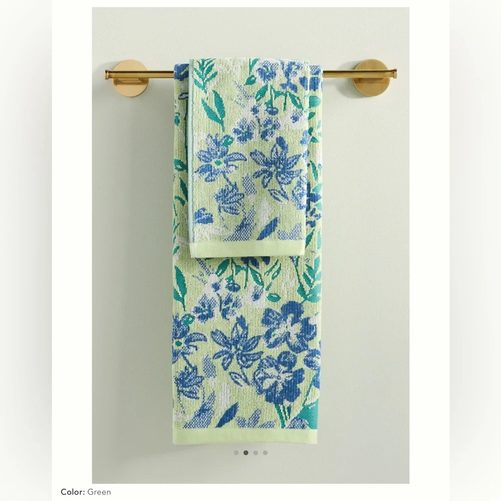 Anthro โ Lillian Cotton Floral Bath Towel in Green - Picture 5 of 10